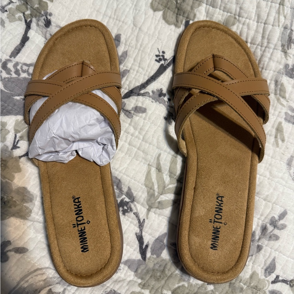 Minnetonka Women's Brown Slide Sandals